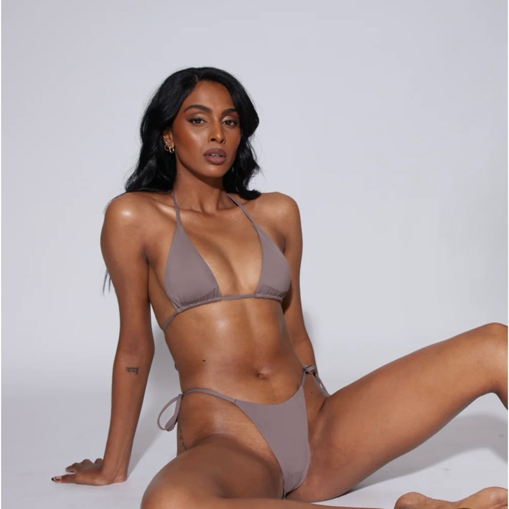 New with tags Yolanda swim string triangle top in antidote